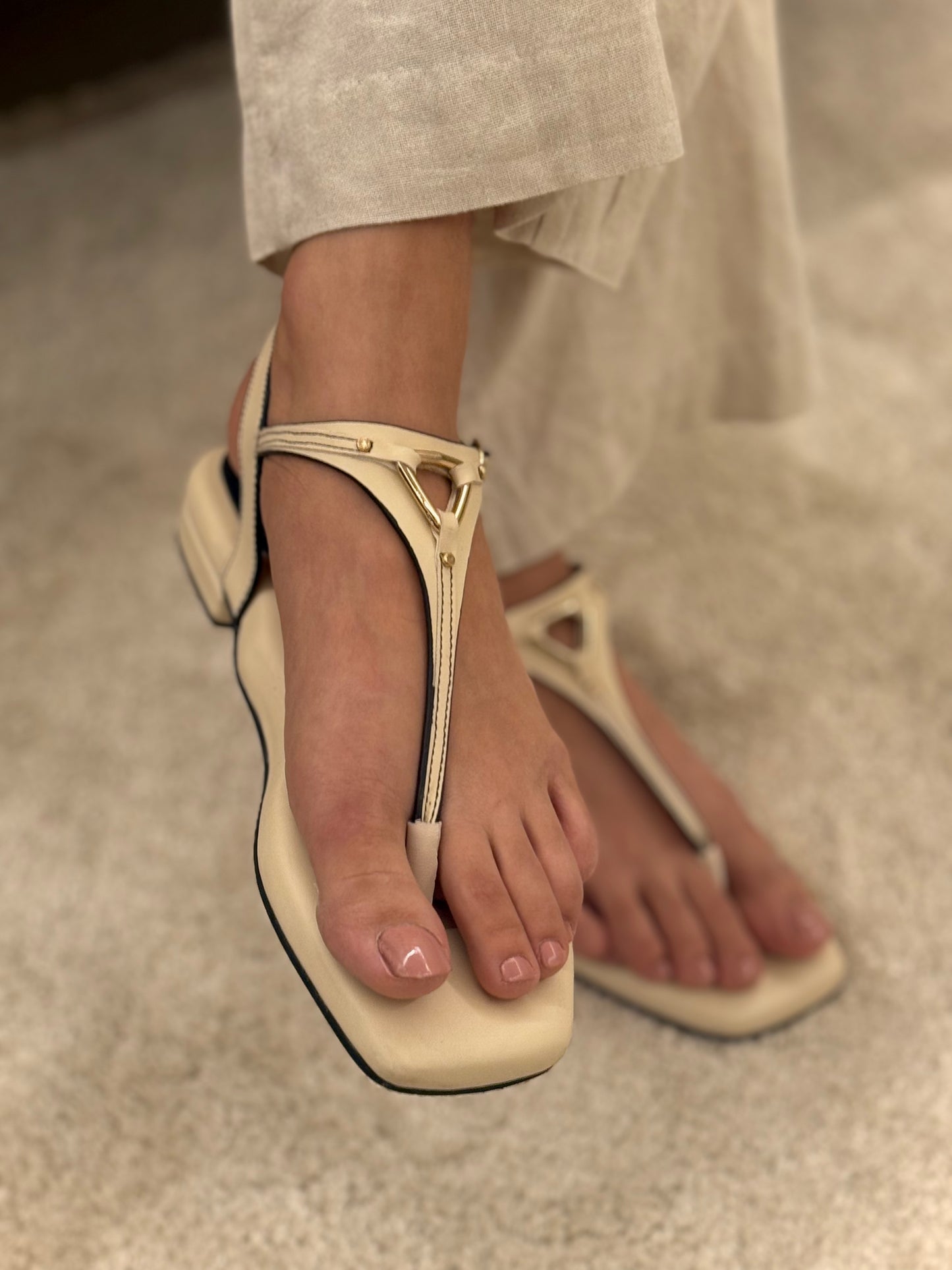 LOVE TRIANGLE - OFF WHITE